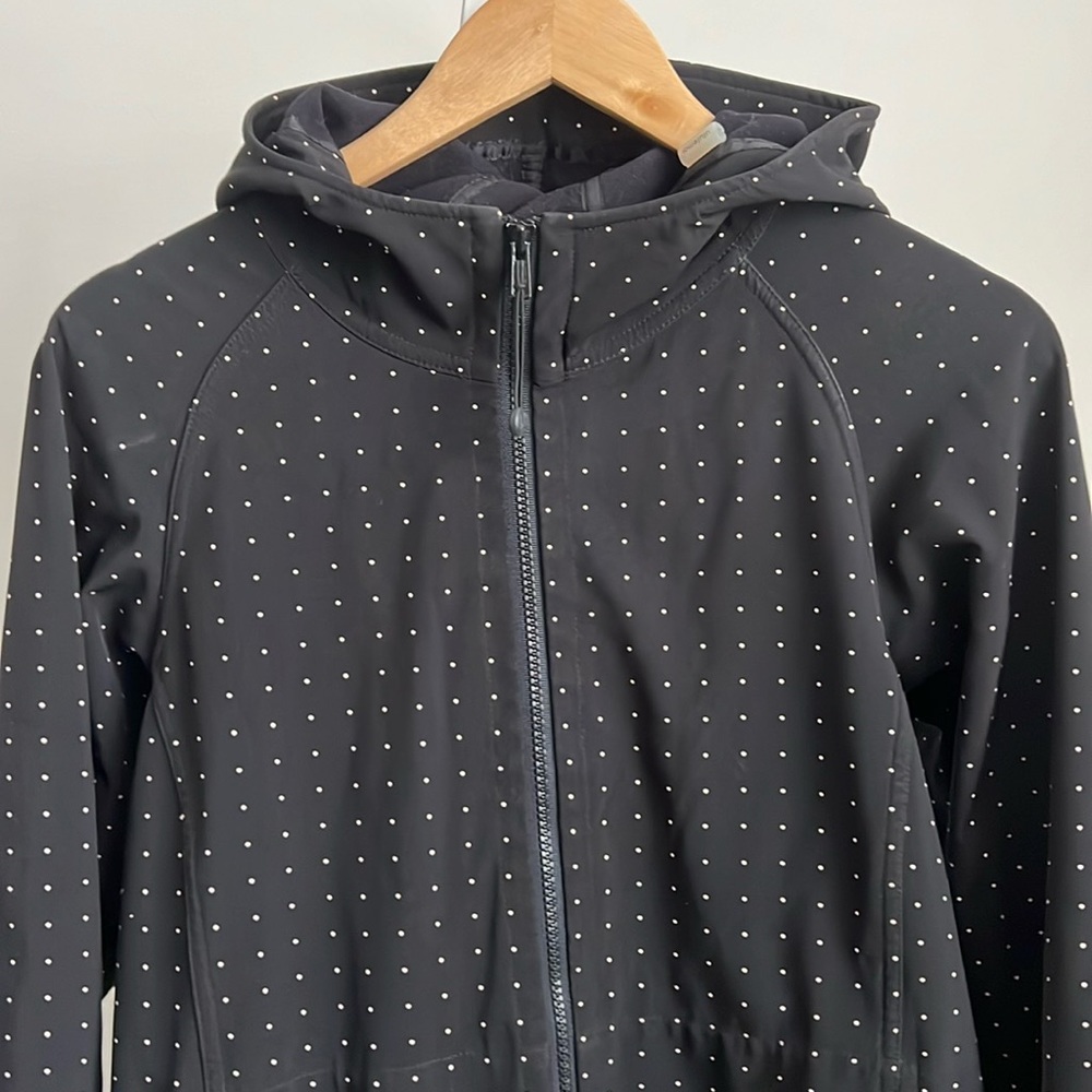 Lululemon Rain Jacket. GUC. Size 8